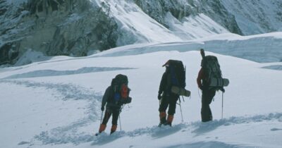 Copertina di “Le tende sono state distrutte, il campo è ricoperto da più di un metro di ghiaccio”: centinaia di escursionisti bloccati da una violenta tempesta di neve