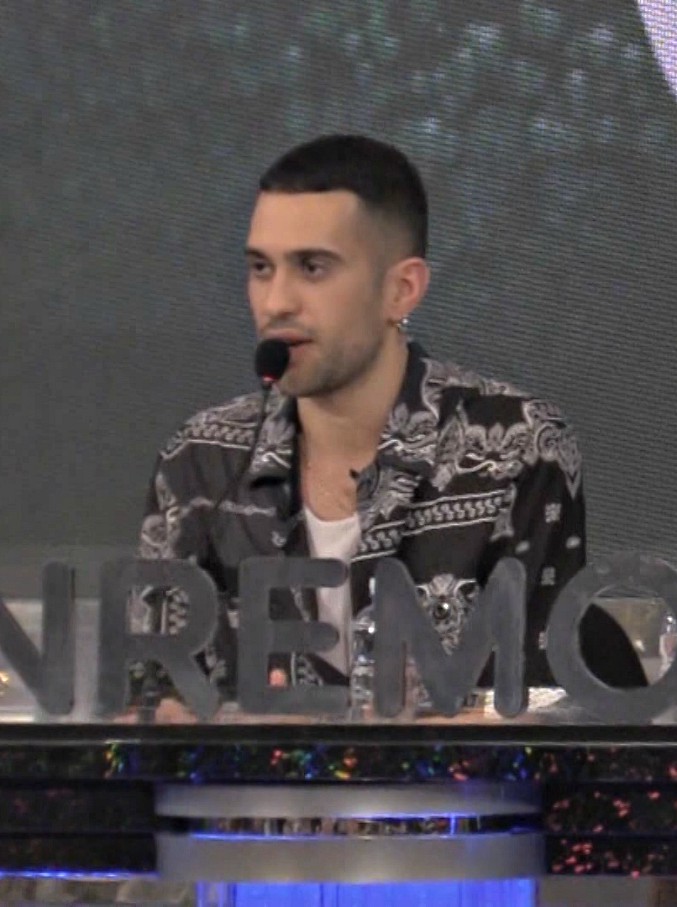 Copertina di Sanremo 2019, il vincitore Mahmood: “Polemiche sui migranti? Non mi sento tirato in causa, sono italiano al 100%”