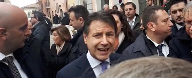 Copertina di Lapsus di Conte: “Io garante della coesione nazionale. Qui in qualità di Presidente della Repubblica…”