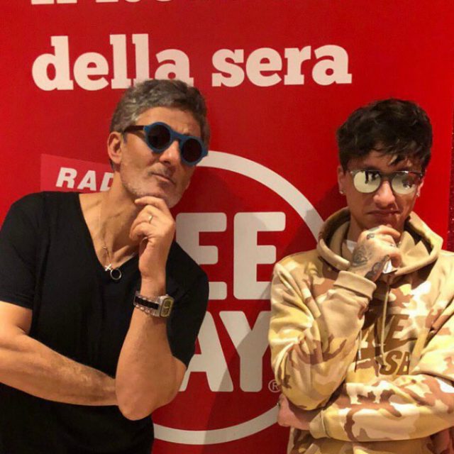 Sanremo 2019, Ultimo da Fiorello sdrammatizza: dedica una canzone ai giornalisti
