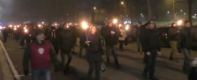 Copertina di Torino, fiaccolata di CasaPound per ricordare le vittime delle foibe. Nello stesso quartiere il corteo antifascista e antirazzista