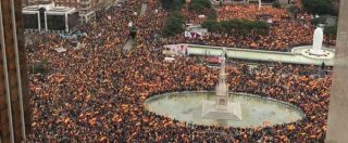 Spagna, la destra si compatta in piazza contro Sanchez: “No a dialogo con indipendentisti catalani. Subito elezioni”