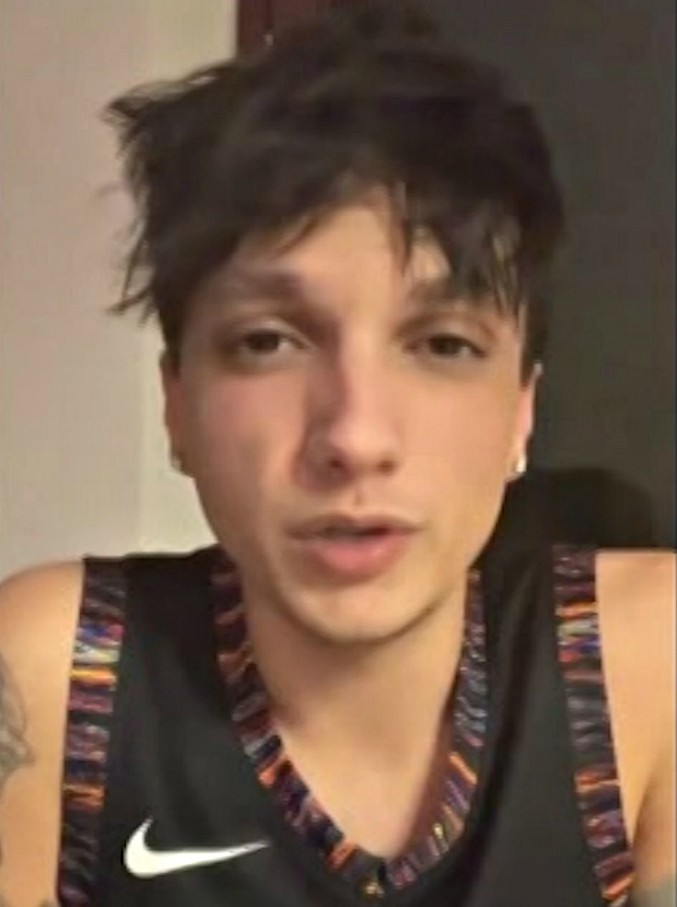 Copertina di Sanremo, lo sfogo di Ultimo: “Televoto? Festival deciso da giornalisti che urlano ‘merde’ a Il Volo”