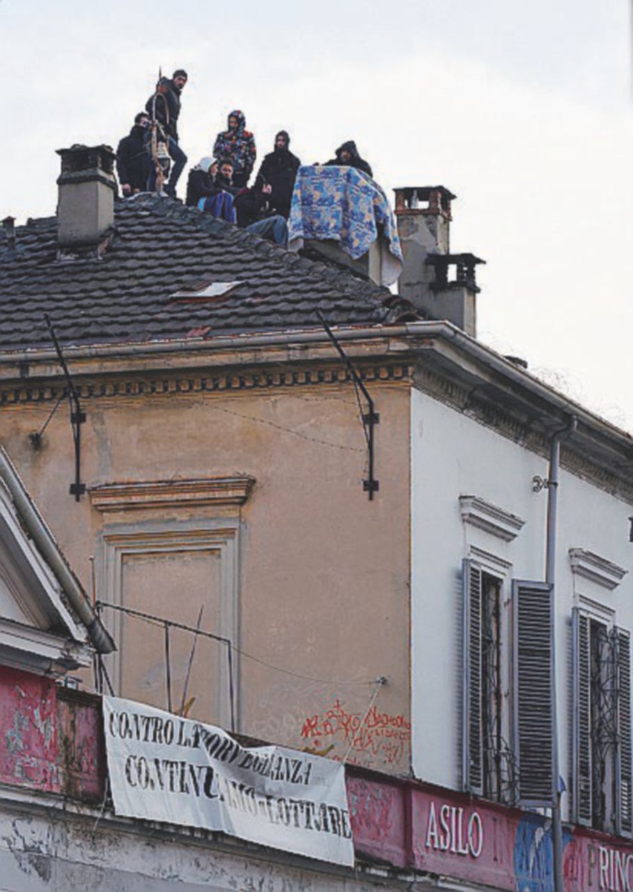 Copertina di Un solo telefono e inneschi via posta per il piano eversivo