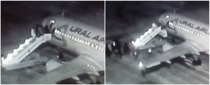 Copertina di Cede la scala durante l’imbarco, sei passeggeri volano dall’aereo e in quattro finiscono all’ospedale