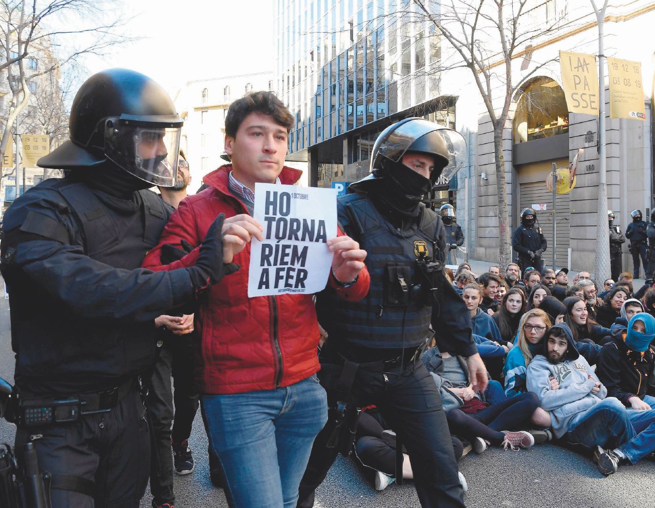 Copertina di “Sánchez apra alla Catalogna o non voteremo il bilancio”