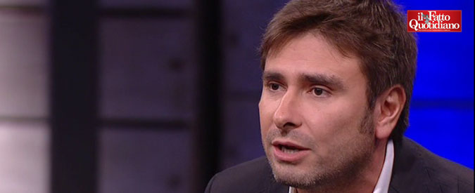 Copertina di M5s, Di Battista: “Abruzzo? Momento difficile ma non drammatico”. E rimprovera il pubblico per i mancati applausi