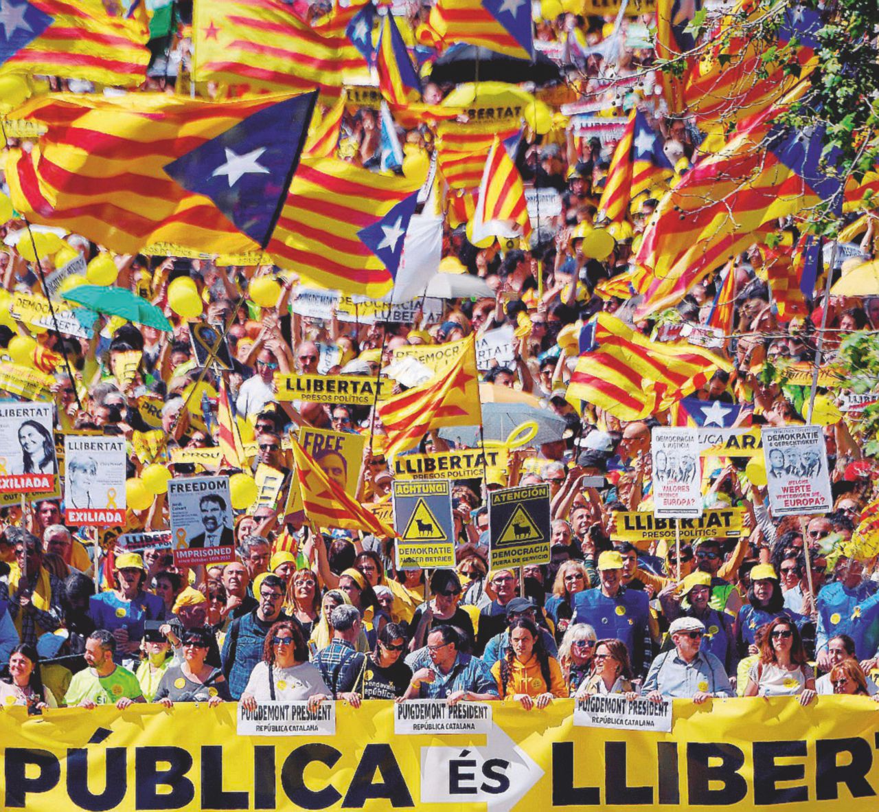 Copertina di Suicidio alla spagnola. Sánchez immolato sull’altare secessionista