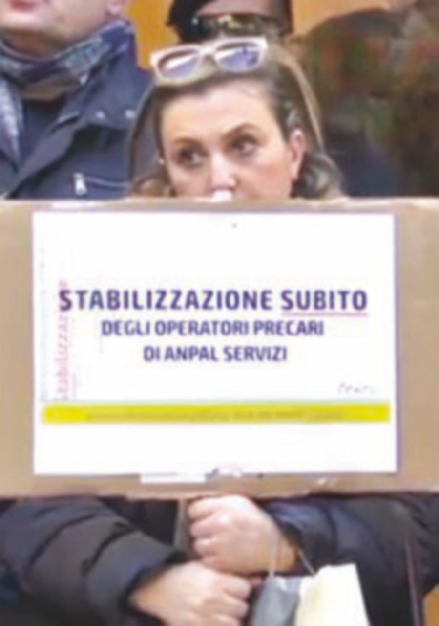 Copertina di Anpal, protestano i precari: “Assumano noi e non i navigator”