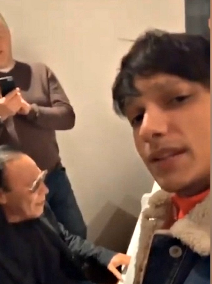 Copertina di Ultimo, Antonello Venditti lo prende in giro per il secondo posto al Festival. E la cena finisce così