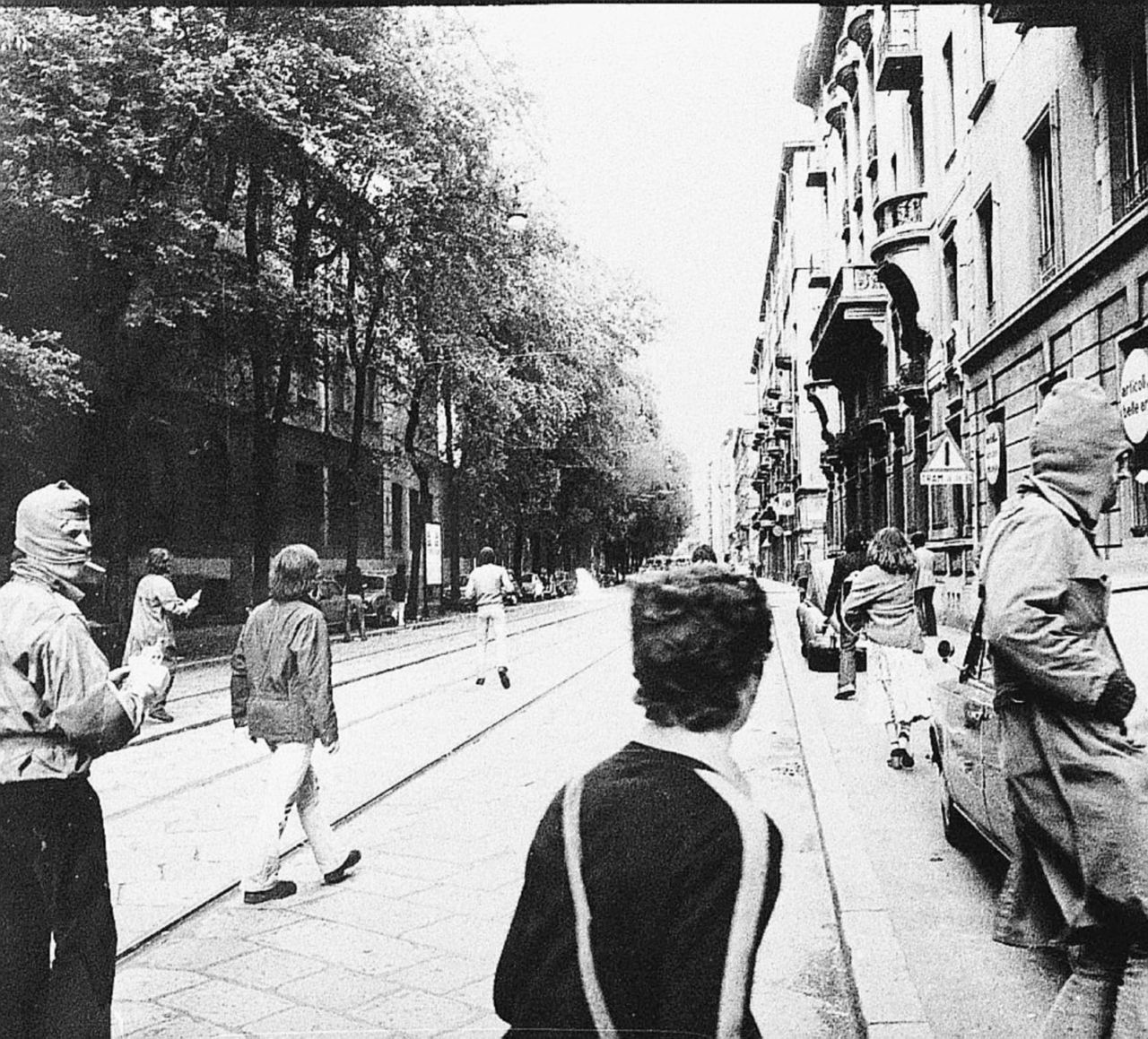 Copertina di “Coz”, l’autonomo dimenticato da Roma e il poliziotto ucciso