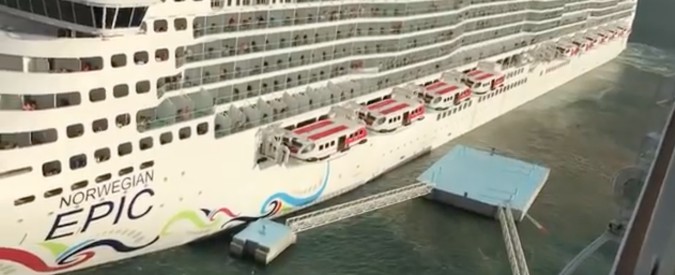 Copertina di Le raffiche di vento tradiscono la nave da crociera. Urta il molo: ecco come va a finire