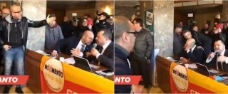 Copertina di Taranto, ambientalisti contestano deputati M5s: “Ci avete preso in giro tutti. Traditori, vergogna! Siete morti”