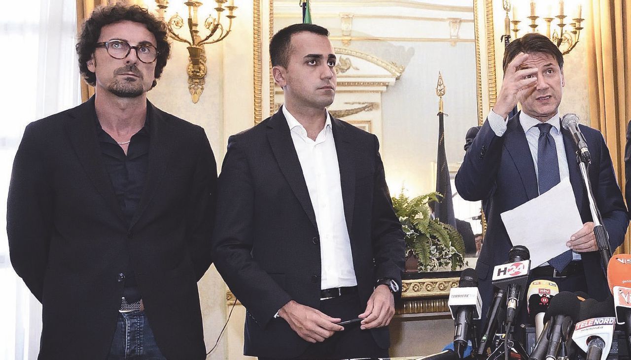 Copertina di Il Movimento e i migranti: la svolta a destra nel 2013