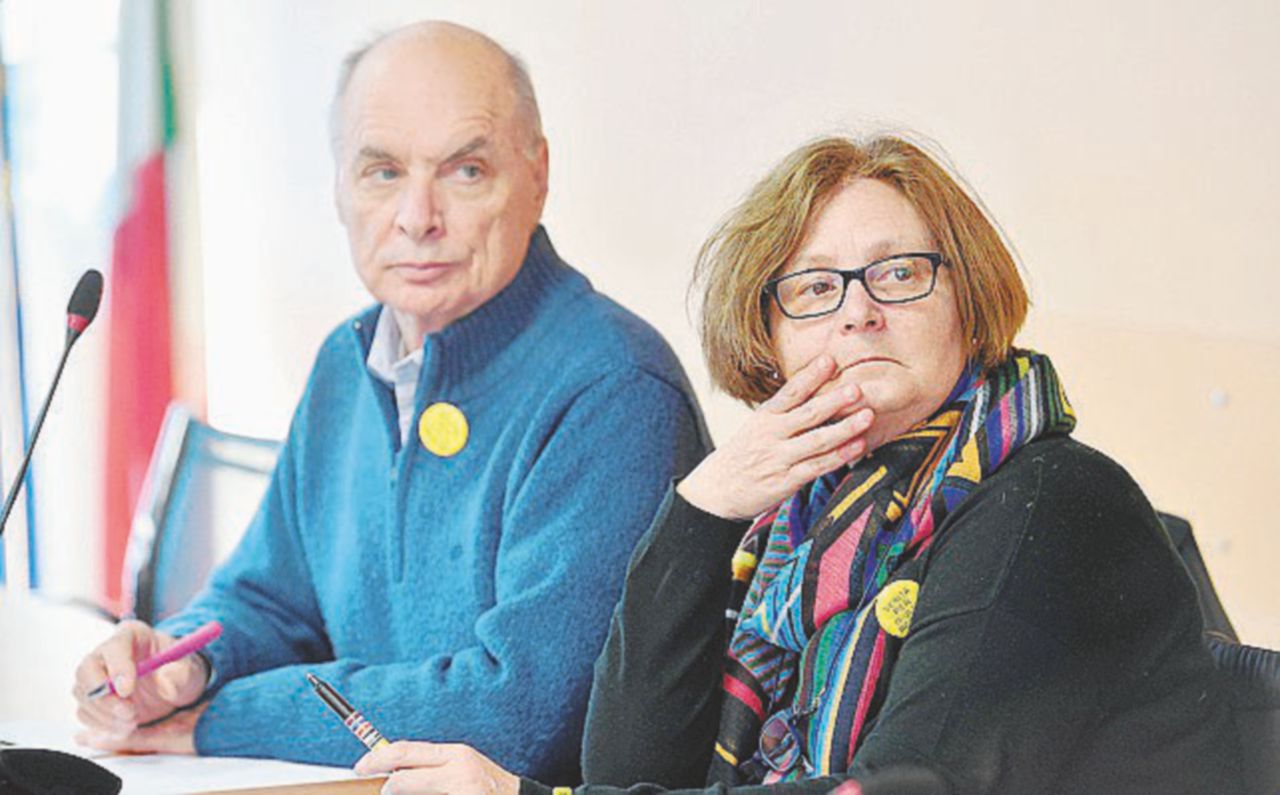 Dolore senza fine - Claudio e Paola Regeni Papà Regeni: “Dateci almeno i vestiti”