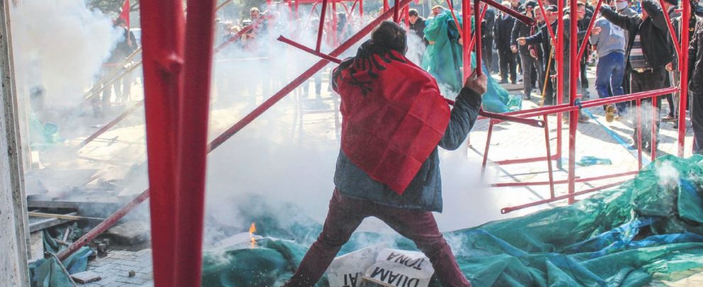 Tutti in piazza - Le violente manifestazioni in Albania Il Venezuela è “cattivo”, l’Albania che si rivolta no