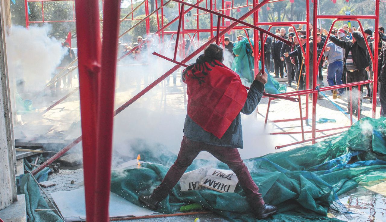 Tutti in piazza - Le violente manifestazioni in Albania Il Venezuela è “cattivo”, l’Albania che si rivolta no