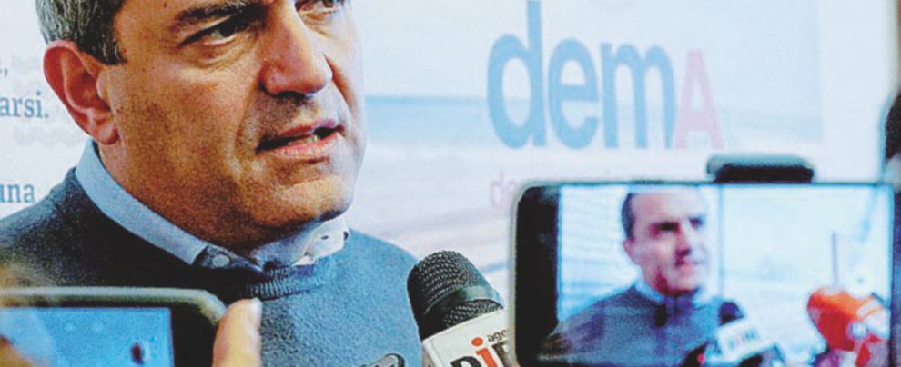 Deluso - Il sindaco di Napoli, Luigi de Magistris, alle prese con alleati difficili La lista De Magistris rischia già di saltare