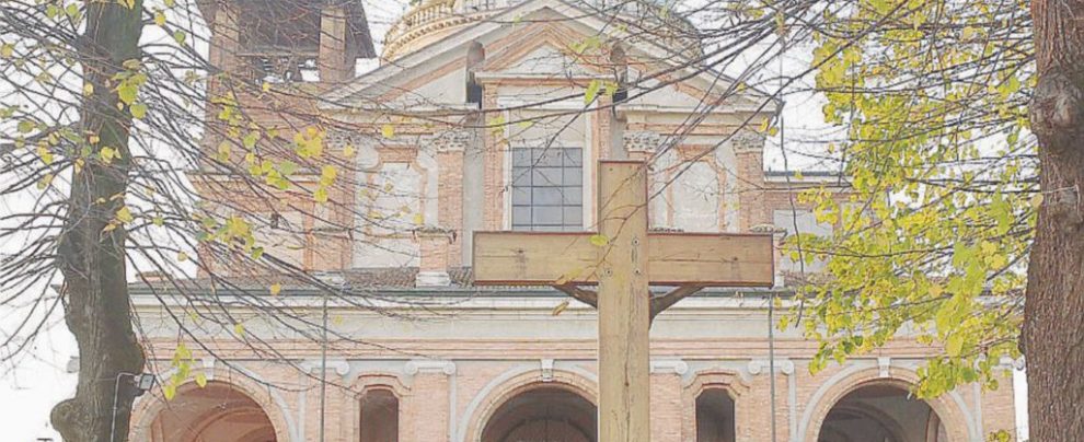 A Caravaggio - Santa Maria del Fonte, nel Bergamasco La preghiera per Formigoni porta la guerra nel santuario