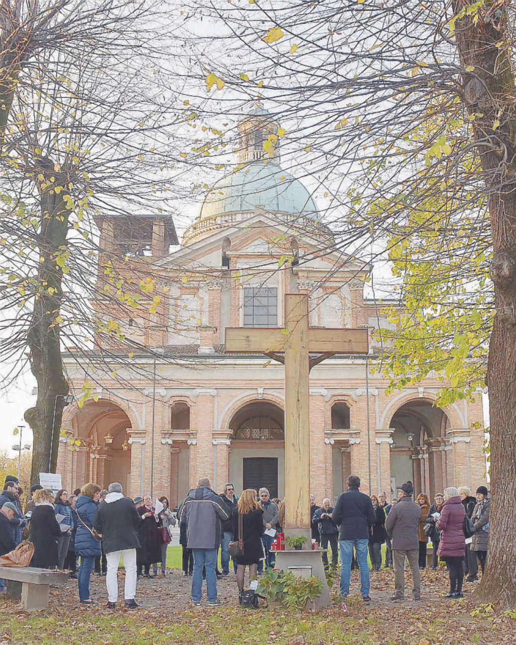 La preghiera per Formigoni porta la guerra nel santuario