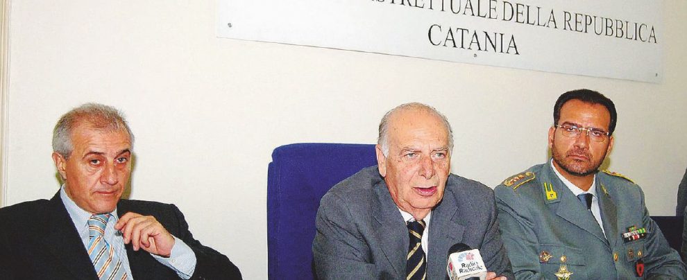 Nal mirino - Il procuratore Mario Busacca. In alto, l’arresto di Vincenzo Santapaola “Così noi Santapaola salvammo quel pm ‘condannato’ da Riina”