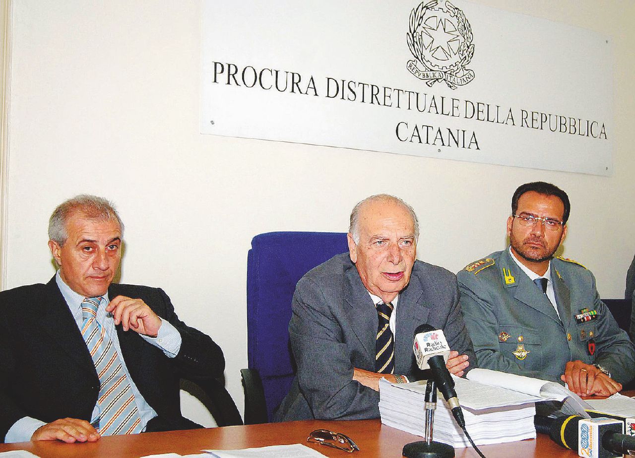 Nal mirino - Il procuratore Mario Busacca. In alto, l’arresto di Vincenzo Santapaola “Così noi Santapaola salvammo quel pm ‘condannato’ da Riina”
