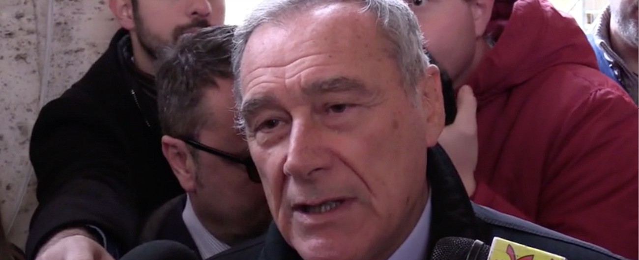 Copertina di Diciotti, Grasso risponde a Giarrusso: “Lo stato di Polizia è democratico? Una valutazione sua”