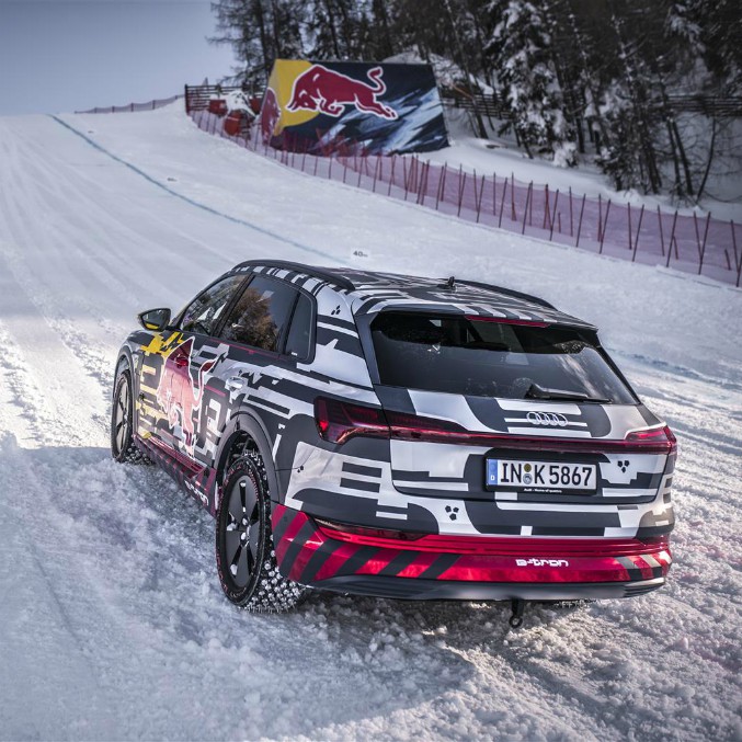 Copertina di Audi E-Tron conquista la mitica pista austriaca Streif – FOTO e VIDEO