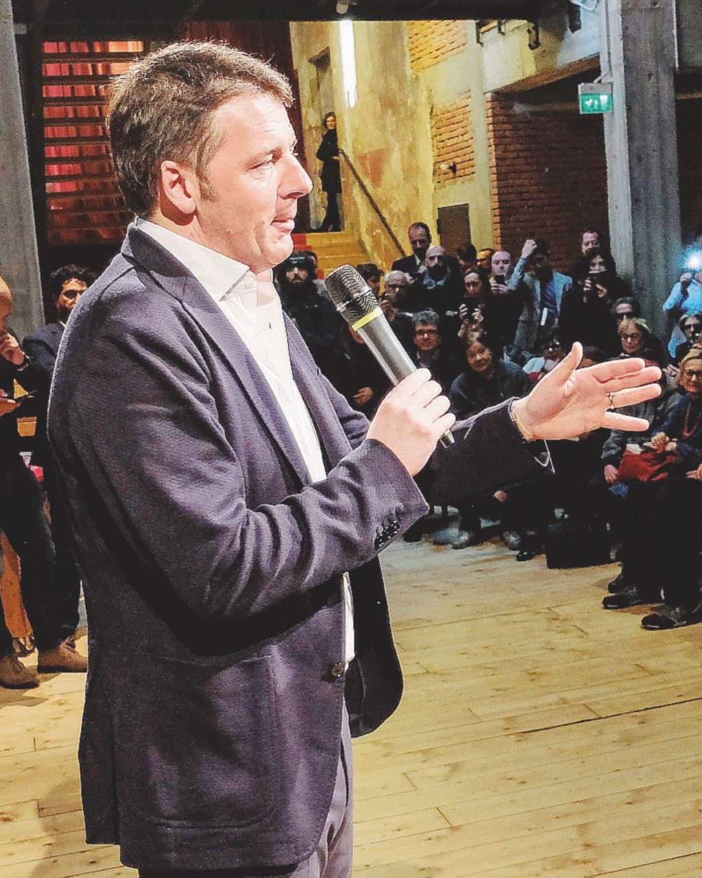 In tour - Matteo Renzi - LaPresse Il Pd tramortito e ostaggio degli ultrà renzusconiani