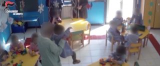 Copertina di Caltanissetta, urla e botte ai bambini in classe. Maestra d’asilo sessantenne incastrata dalle telecamere