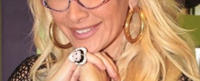 Simona Tagli parla della truffa dei diamanti: “Così mi sono fatta fregare 36mila euro”