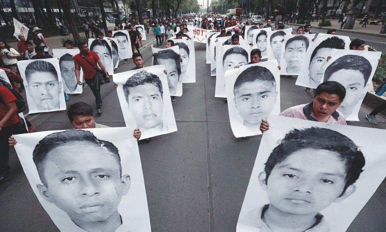 Disoccupati e studenti - Tra gli scomparsi 43 studenti e 60 giovani adescati dai narcos con un’offerta di lavoro, in parte ritrovati nelle fosse comuni di Jalisco - Ansa Premiata ditta Rapimenti & C.