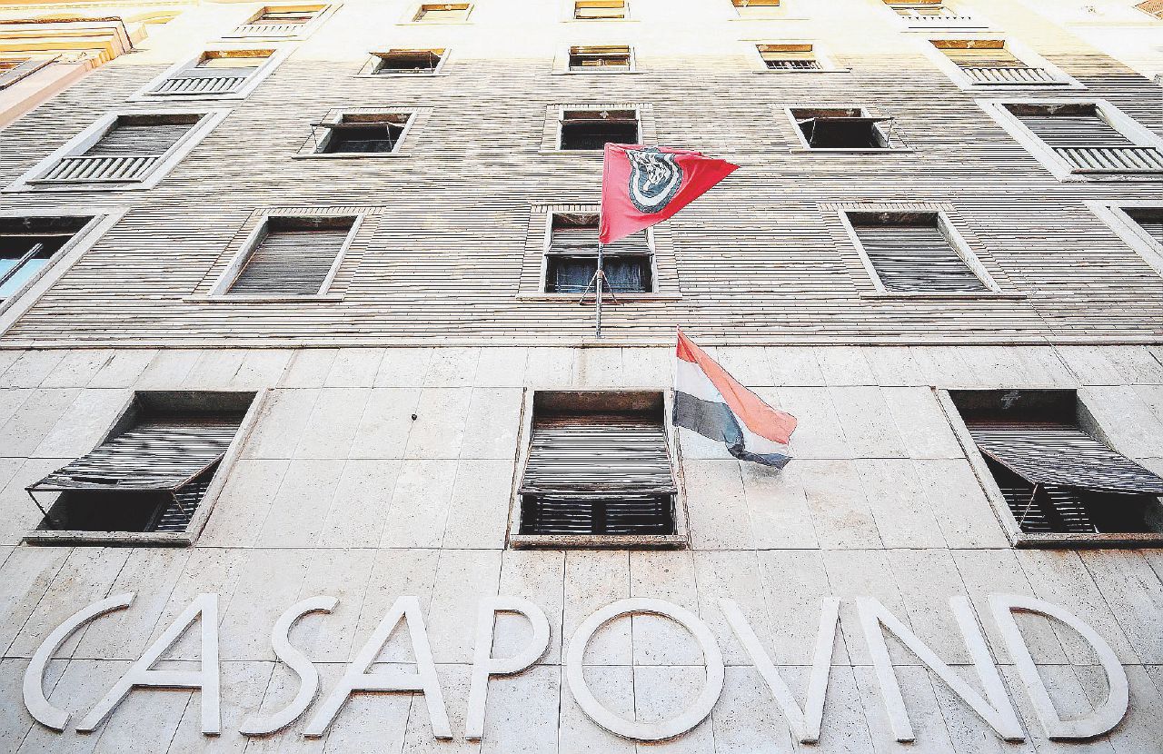 Copertina di Il Tesoro salva CasaPound dallo sgombero: “Stabile in buone condizioni, altre priorità”