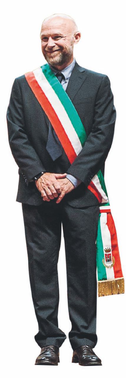 Copertina di “Corro alle Europee, basta Livorno. M5S è in crisi di crescita”