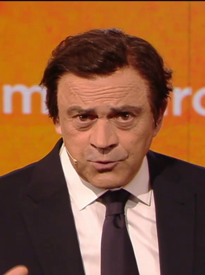 Copertina di Crozza-Calenda: “Ho chiesto ai miei amici dei Parioli: ‘piacicchio?'”. Poi svela il motivo per cui si è iscritto al Pd