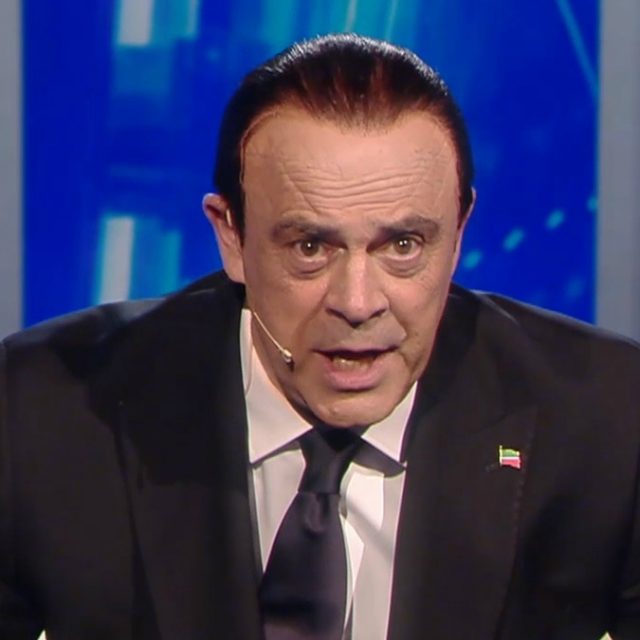 L’esilarante imitazione di Crozza-Berlusconi tra amnesie e pisolini: “Lascio tutto a Formigoni! Ah, è stato condannato?”