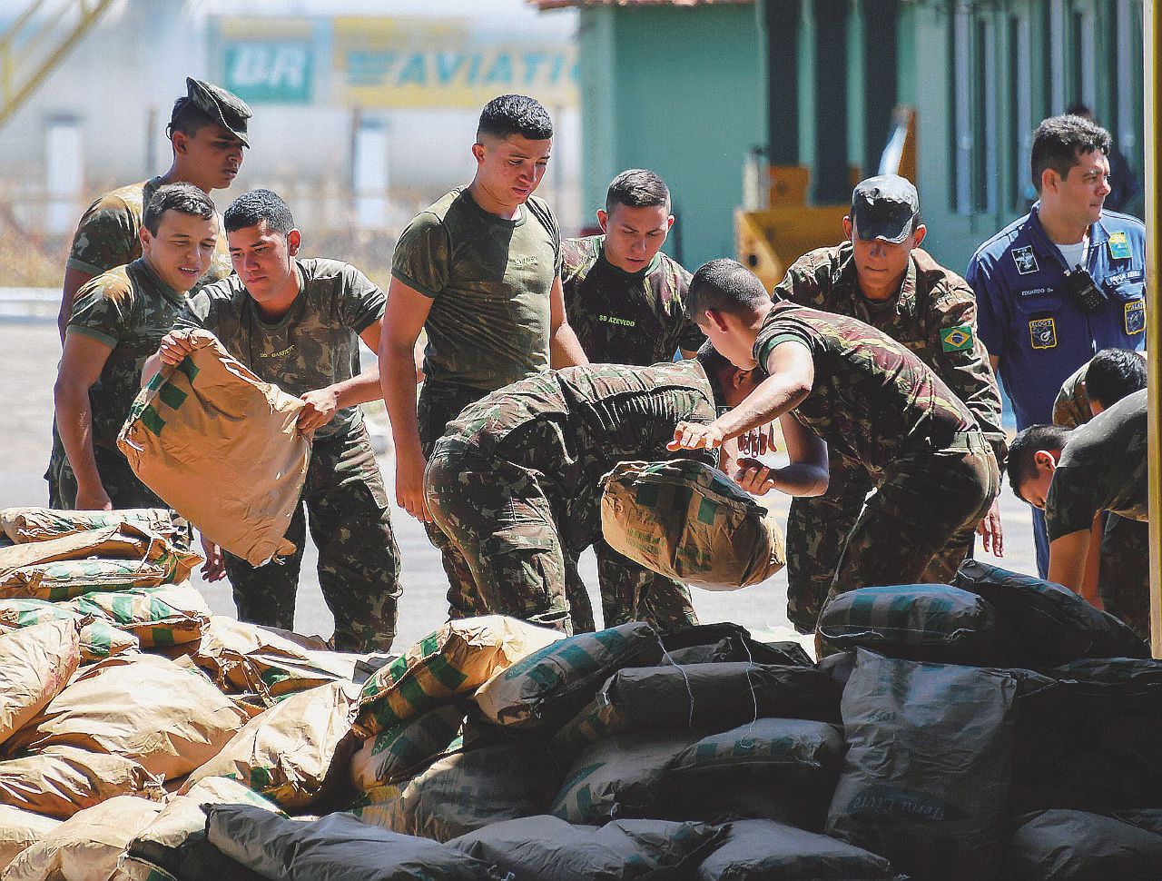 Guaidó e Maduro se le cantano al confine