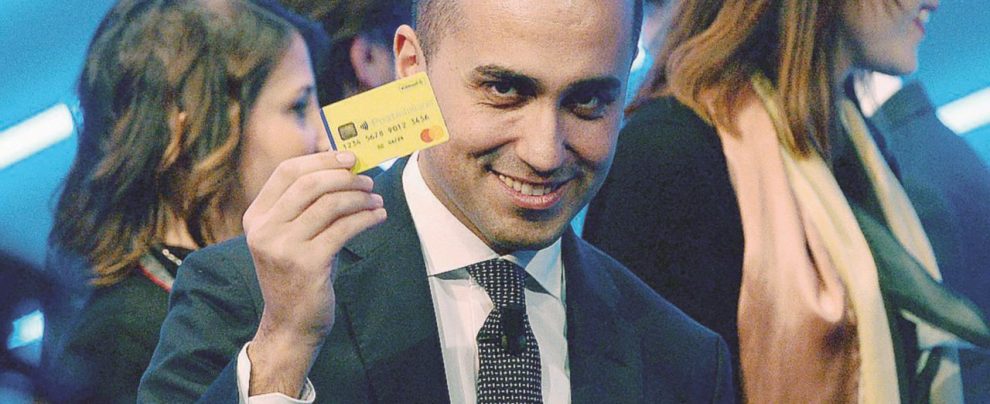 Ad aprile - Il ministero di Luigi Di Maio lavora per far partire il reddito prima delle Europee - LaPresse Addio vincoli: sarà obbligatorio accettare solo lavori ben pagati