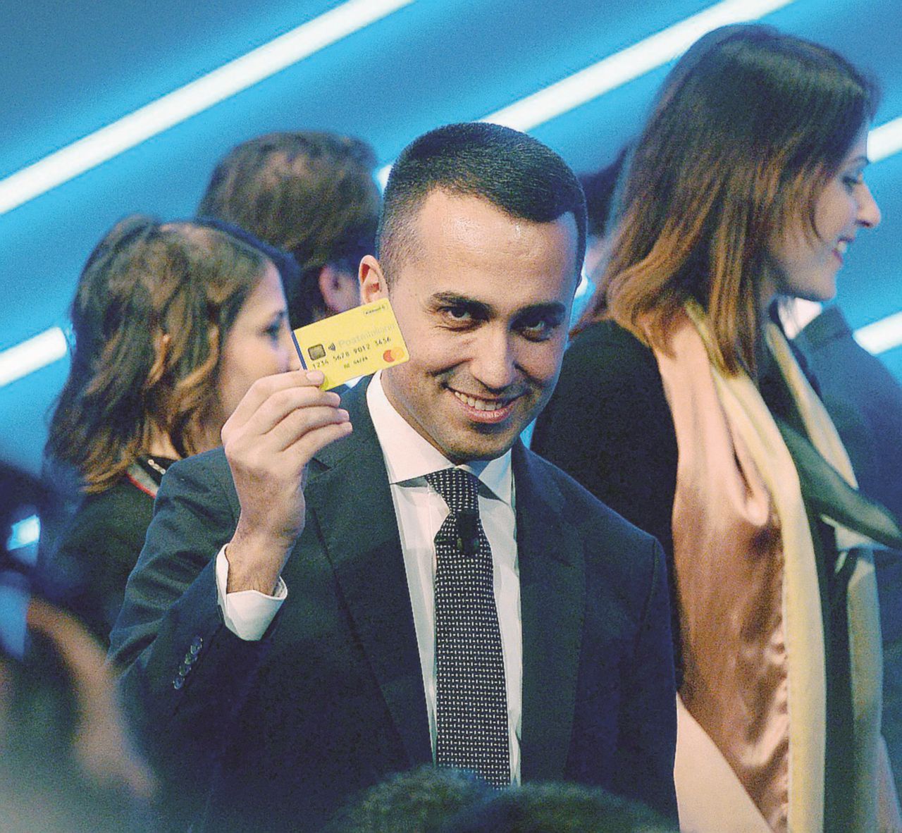 Ad aprile - Il ministero di Luigi Di Maio lavora per far partire il reddito prima delle Europee - LaPresse Addio vincoli: sarà obbligatorio accettare solo lavori ben pagati