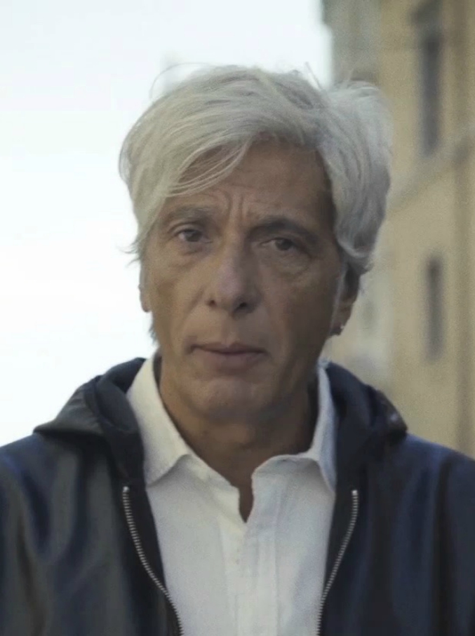 Copertina di “Scomparsi”, su Sky torna la seconda stagione sulle persone sparite: Pietro Orlandi incontra i familiari di sei casi misteriosi