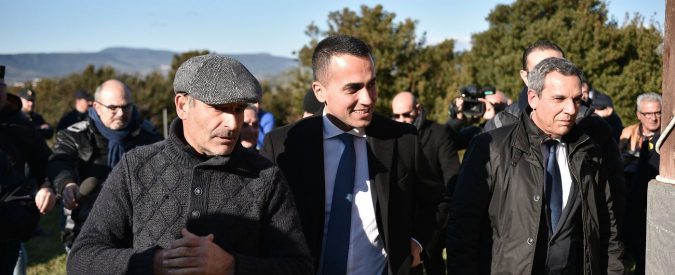 M5s dopo il crollo in Sardegna, Di Maio: “Avanti con la riorganizzazione”. Ma Nugnes: “Sua leadership da ridiscutere”