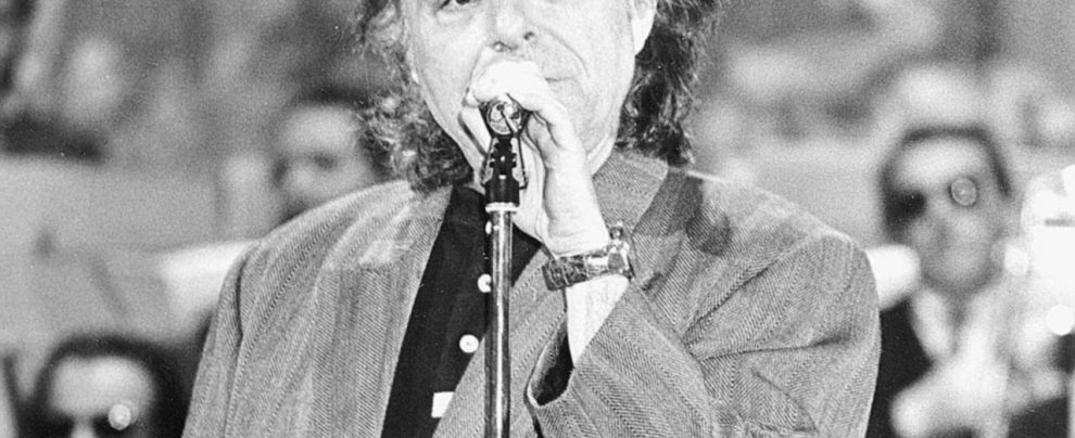 Sotto al Vesuvio - Peppino Gagliardi iniziò a suonare a 16 anni, in quella Napoli che usciva dalla Guerra. Ora il ritorno sul palco - La voce graffiata di Peppino: musica, emozioni e passione
