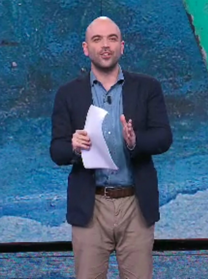 Copertina di Saviano e il monologo su razzismo e accoglienza: “Italiani e migranti sono dalla stessa parte”. Poi cita il Vangelo