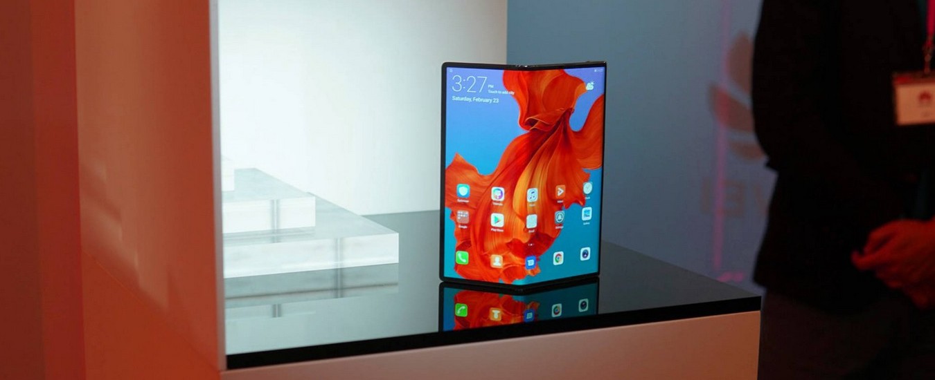 Lo smartphone pieghevole Huawei Mate X supporta il 5G e costa 2.300 euro