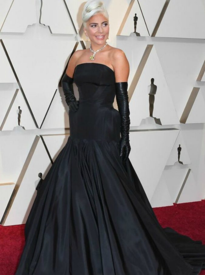 Oscar 2019, tutti i look: Lady Gaga incanta con un diamante Tiffany (dal valore inestimabile), Billy Porter il più originale. Ma ci sono anche i Ferragnez