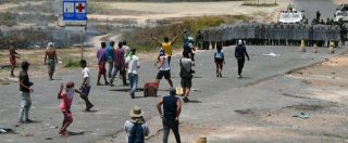 Copertina di Venezuela, respingimento degli aiuti e scontri al confine: “25 morti in 48 ore”