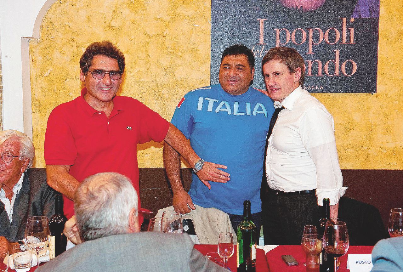 Copertina di Han fatto nero Alemanno. 6 anni per i soldi da Buzzi