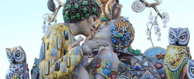 Carnevale, un bacio gay divide Putignano. Il bigottismo non ci abbandona mai