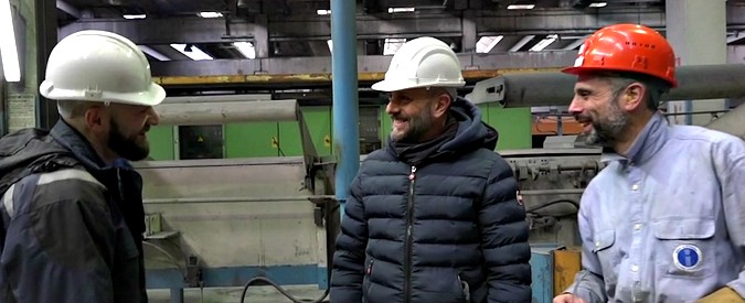 Copertina di Napoli, operai comprano l’azienda per non perdere il lavoro: “Tanti sacrifici, ma riprendere la produzione è un sogno”