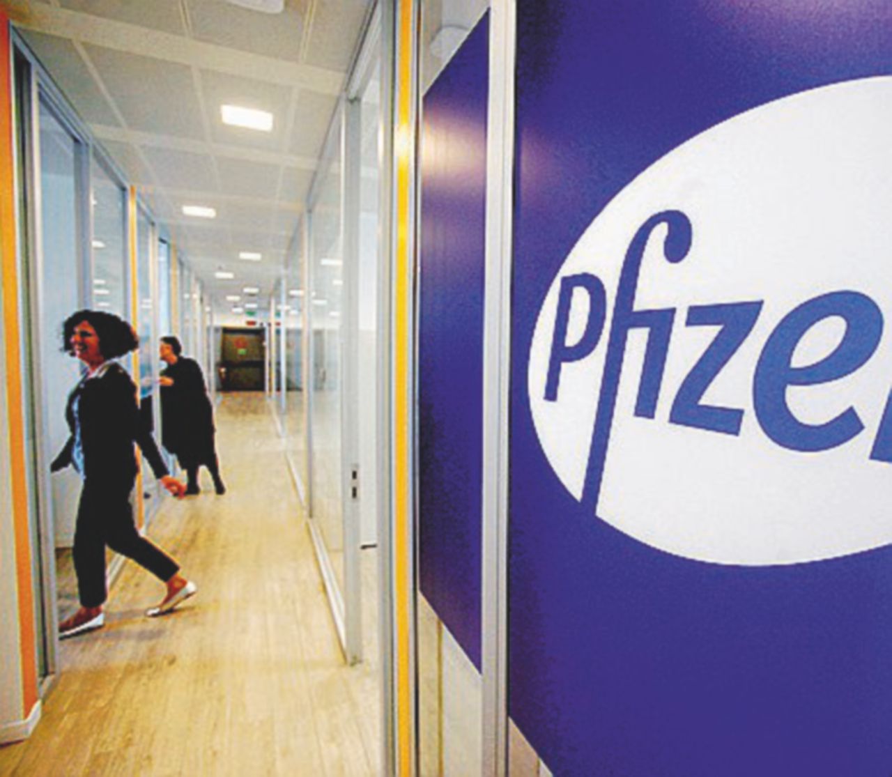 Scaricarono mille lavoratori su una bad company: condannati i vertici di due Big pharma